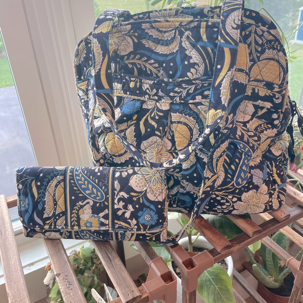 (SOLD ON MERCARI) “Ellie blue” retired Vera Bradley purse and wallet set